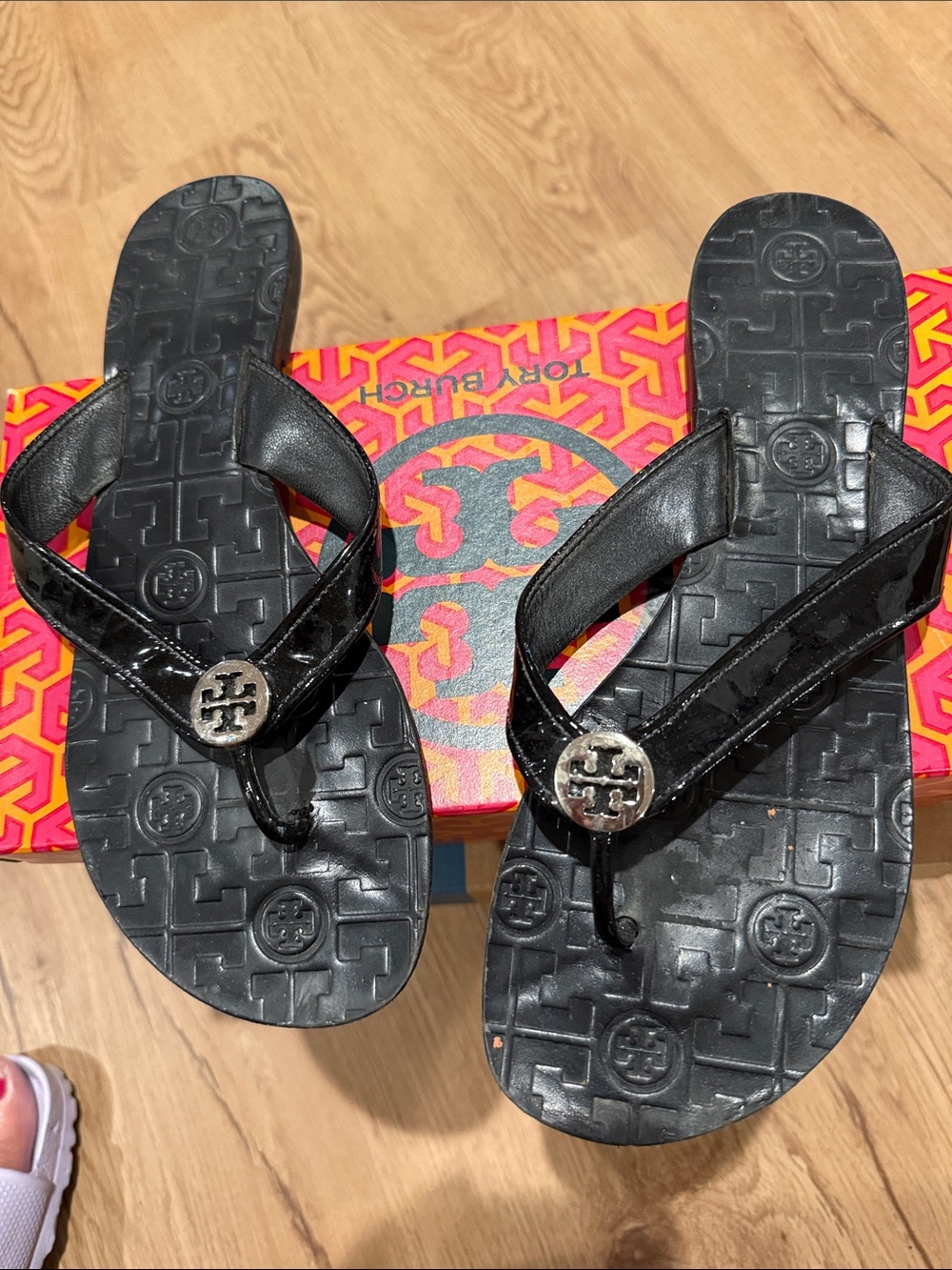 Tory Burch Thora black patent leather thong  9